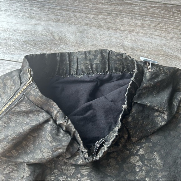 NWT Aritzia Talula Black & Bronze  Abstract Patterned Flared Mini Skirt - Picture 15 of 15